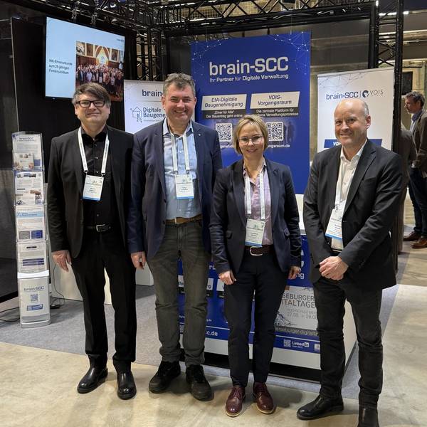 Martin K. Halliger (brain-SCC GmbH), Sirko Scheffler (Geschäftsführer brain-SCC GmbH), Ina-Maria Ulbrich (Staatssekretärin im Ministerium für Inneres, Bau und Digitalisierung MV, Vorsitzende IT-Planungsrat), Eckhard Riege (Berater für digitale Verwaltungstransformation und Changemenagement) v.l.